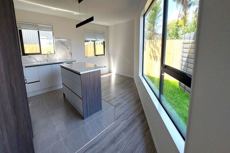 Photo of property in 20a Mackenzie Street, Te Atatu South, Auckland, 0610