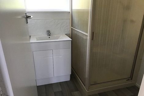 Photo of property in 2 Clendon Place, Manurewa, Auckland, 2102