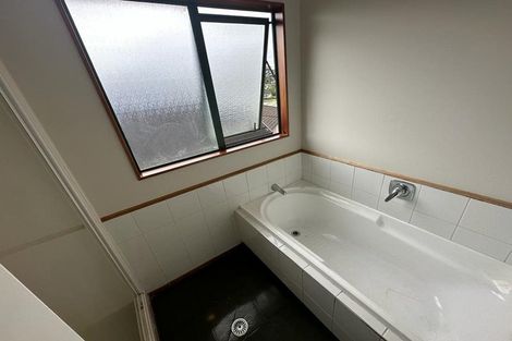 Photo of property in 15 Rosebay Rise, Henderson, Auckland, 0610