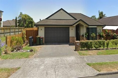 Photo of property in 15 Newbliss Crescent, East Tamaki Heights, Auckland, 2016