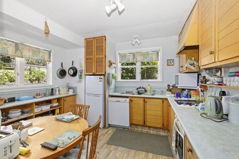 Photo of property in 15 Lyons Crescent, Strathmore Park, Wellington, 6022