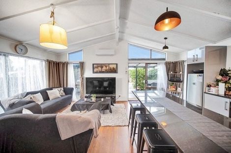 Photo of property in 424 Roscommon Road, Clendon Park, Auckland, 2103