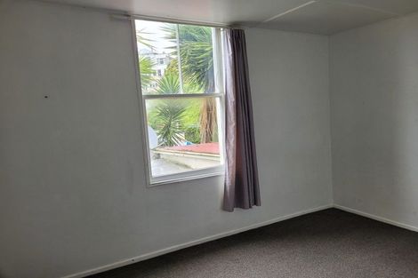 Photo of property in 29 Marine Parade, Bluff Hill, Napier, 4110