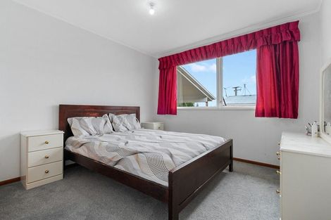 Photo of property in 4 Clendon Place, Manurewa, Auckland, 2102