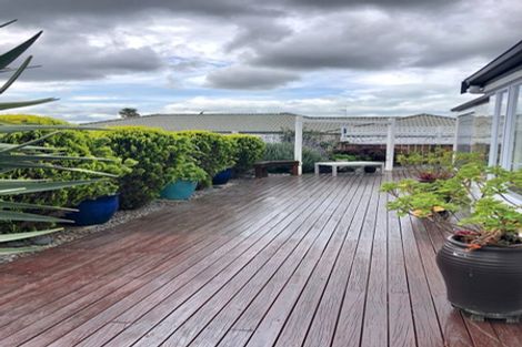 Photo of property in 12 Naul Place, East Tamaki Heights, Auckland, 2016