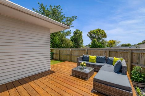 Photo of property in 33 Turakina Street, Merrilands, New Plymouth, 4312