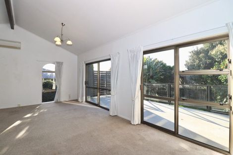 Photo of property in 8 Raddock Place, Farm Cove, Auckland, 2012