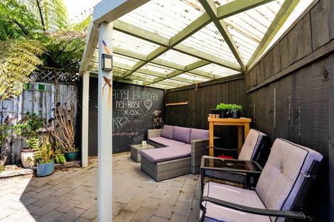 Photo of property in 1 Tainui Terrace, Inglewood, 4330