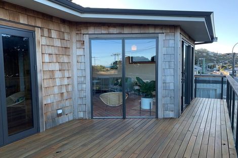 Photo of property in 274 Queens Drive, Lyall Bay, Wellington, 6022