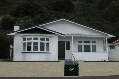 Photo of property in 200 The Esplanade, Island Bay, Wellington, 6023