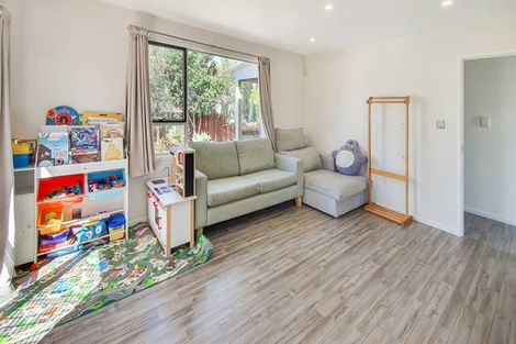 Photo of property in 90 Stanley Road, Glenfield, Auckland, 0629
