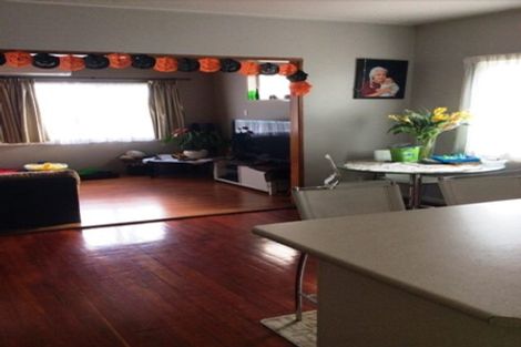 Photo of property in 23 Margan Avenue, New Lynn, Auckland, 0600