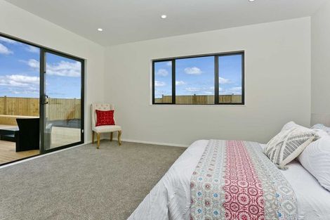Photo of property in 18 Surf View Crescent, Red Beach, 0932