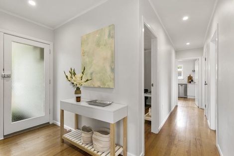 Photo of property in 6 Thurleigh Grove, Karori, Wellington, 6012