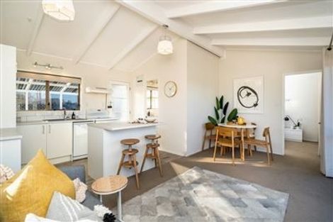 Photo of property in 1/18 Glenfield Road, Birkenhead, Auckland, 0626