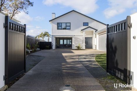 Photo of property in 33 The Crescent, Waihi Beach, 3611
