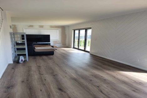 Photo of property in 38 Holiday Road, Stanmore Bay, Whangaparaoa, 0932