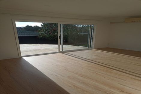 Photo of property in 2/462 East Coast Road, Windsor Park, Auckland, 0630