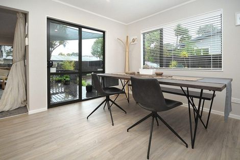 Photo of property in 27a Tahi Terrace, Glen Eden, Auckland, 0602