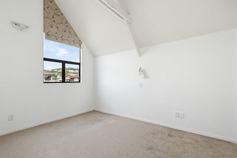 Photo of property in 12 Ashton Fitchett Drive, Brooklyn, Wellington, 6021