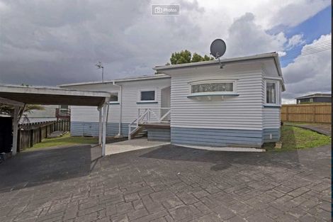 Photo of property in 23 Luckens Road, West Harbour, Auckland, 0618
