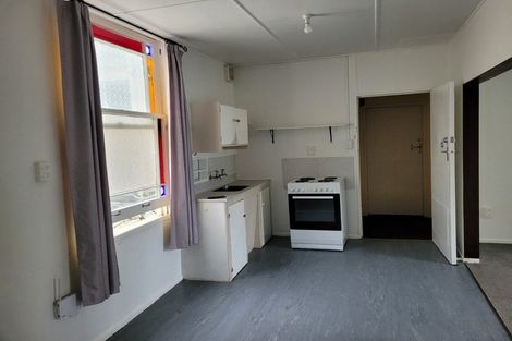 Photo of property in 29 Marine Parade, Bluff Hill, Napier, 4110