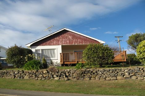 Photo of property in 2/13 Calypso Place, Rothesay Bay, Auckland, 0630