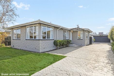 Photo of property in 12 Rosanna Place, Aranui, Christchurch, 8061