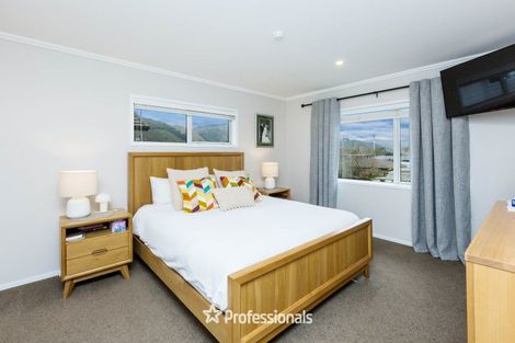Photo of property in 2 Chalfont Road, Silverstream, Upper Hutt, 5019