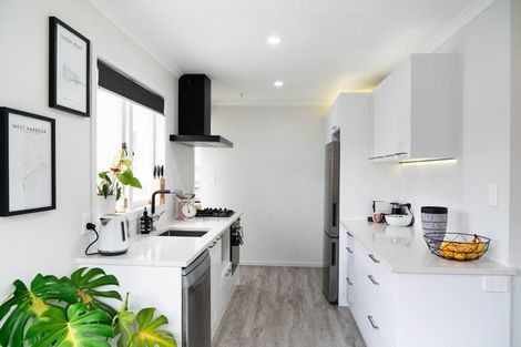 Photo of property in 18 Crosby Road, West Harbour, Auckland, 0618