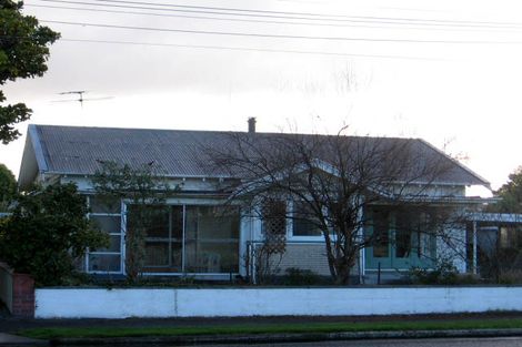 Photo of property in 43 Cambridge Terrace, Masterton, 5810