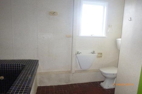 Photo of property in 2 Nielsen Place, Massey, Auckland, 0614