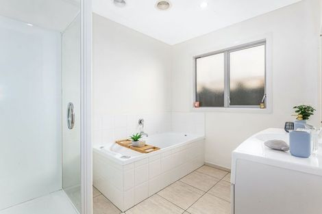 Photo of property in 5 Tongariro Drive, Aotea, Porirua, 5024