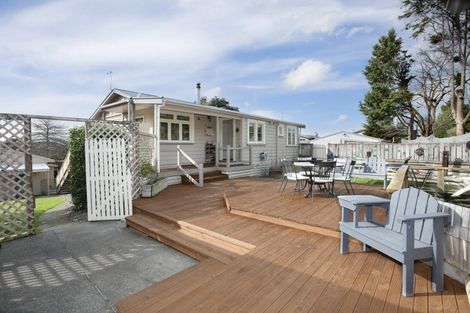 Photo of property in 110 Hastings Street, Halcombe, Feilding, 4779