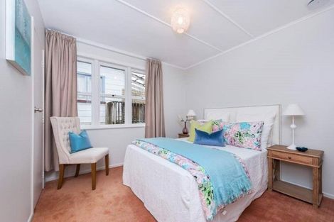 Photo of property in 5 Trengove Place, West Harbour, Auckland, 0618