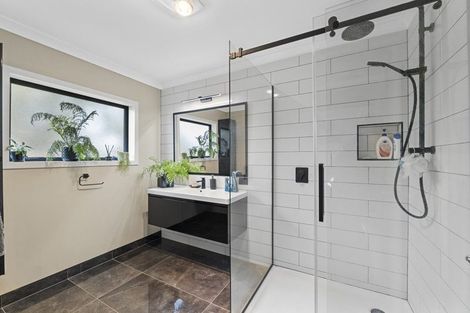 Photo of property in 12 Nikau Place, Hawera, 4610