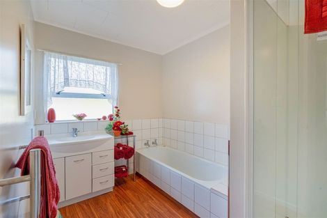 Photo of property in 16 Easton Way, Levin, 5510