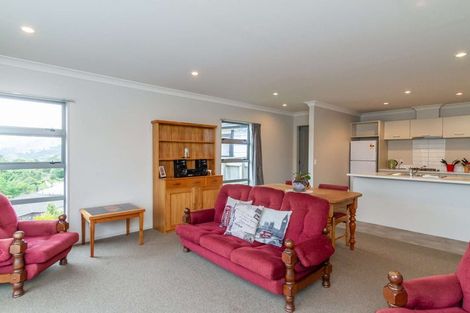 Photo of property in 32 Speldhurst Grove, Stokes Valley, Lower Hutt, 5019