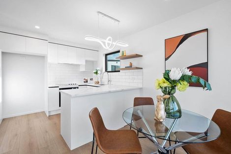 Photo of property in 2/1090 Beach Road, Torbay, Auckland, 0630