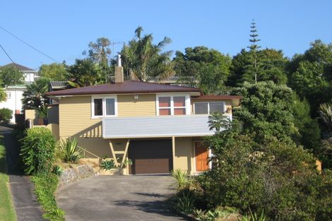 Photo of property in 32 Hogans Road, Glenfield, Auckland, 0629