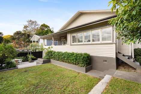 Photo of property in 45 Napier Terrace, Hospital Hill, Napier, 4110