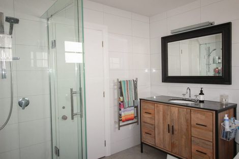 Photo of property in 12 Richmond Avenue, Northcote Point, Auckland, 0627