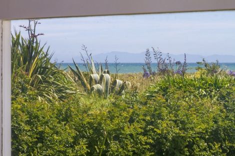 Photo of property in 37 Manly Street, Paraparaumu Beach, Paraparaumu, 5032