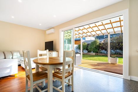 Photo of property in 134 Onepu Road, Lyall Bay, Wellington, 6022