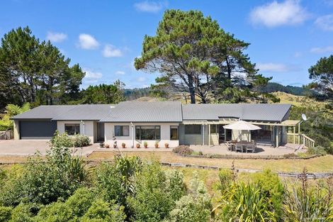 Photo of property in 140 Wattle Bay Road, Manukau Heads, Waiuku, 2684