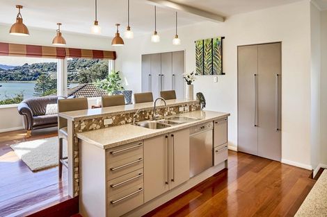 Photo of property in 2 Seaview Road, Paremata, Porirua, 5024
