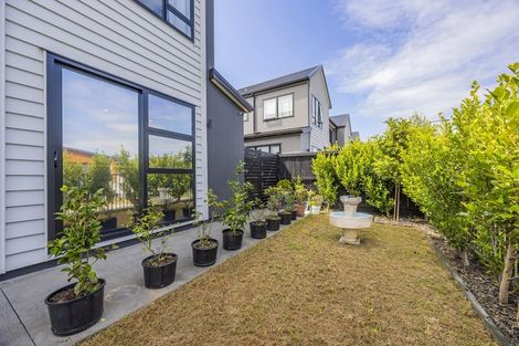 Photo of property in 16 Cara Avenue, Kumeu, 0810