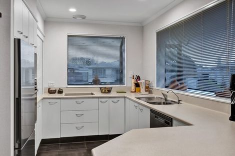 Photo of property in 16 Ramanui Avenue, Hawera, 4610