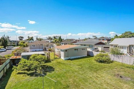 Photo of property in 235 Edmonton Road, Te Atatu South, Auckland, 0610