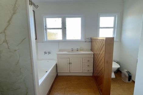 Photo of property in 9 Robert Street, Newlands, Wellington, 6037